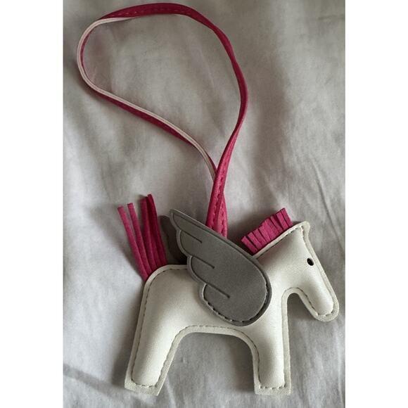 Classic Cute Flying horse Keychain Pendant Lovely Bag Pendant White Hot Pink NEW - Picture 2 of 4